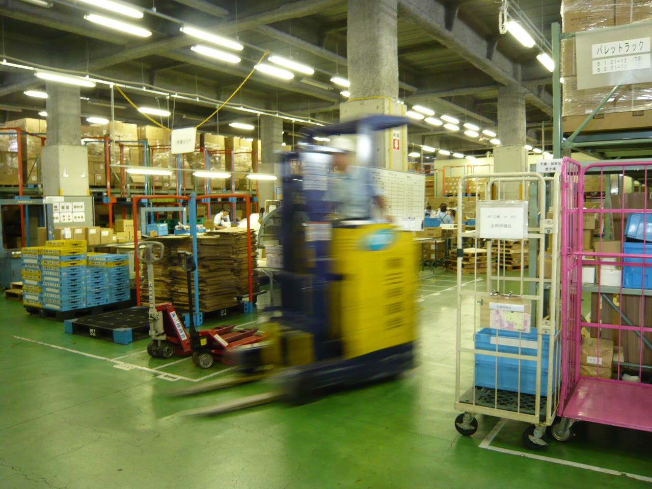 倉庫内イメージ2